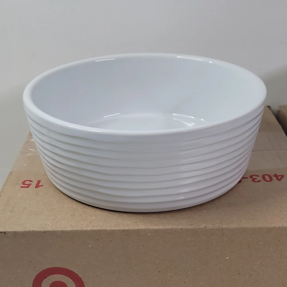 New! White 6 Cup Textured Stoneware Food or Water Bowl with Non-Skid Bottom Grip